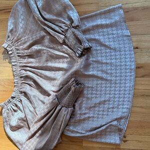 Vine & Love Taupe Houndstooth Satin blouse